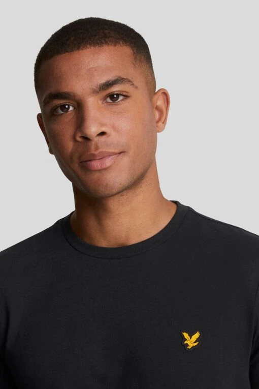 Lyle & Scott Martin Short Sleeve Black T-Shirt -Style Haven Shop C62596s4 scaled