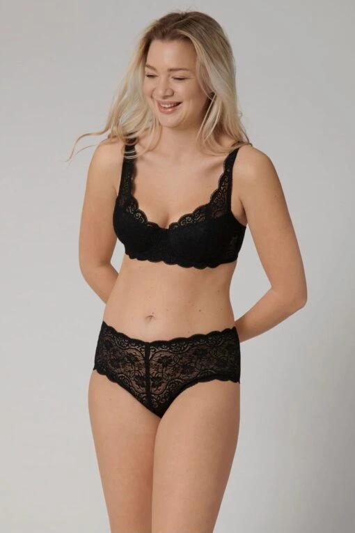 Triumph Amourette 300 Wired Half Padded Bra -Style Haven Shop T04 991s scaled