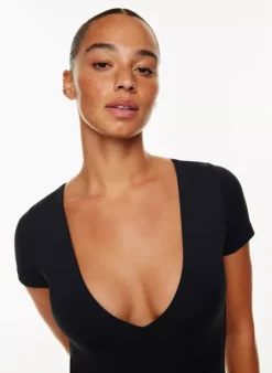 Contour V-neck Shortsleeve Bodysuit -Style Haven Shop f22 01 a01 103758 1274 on c
